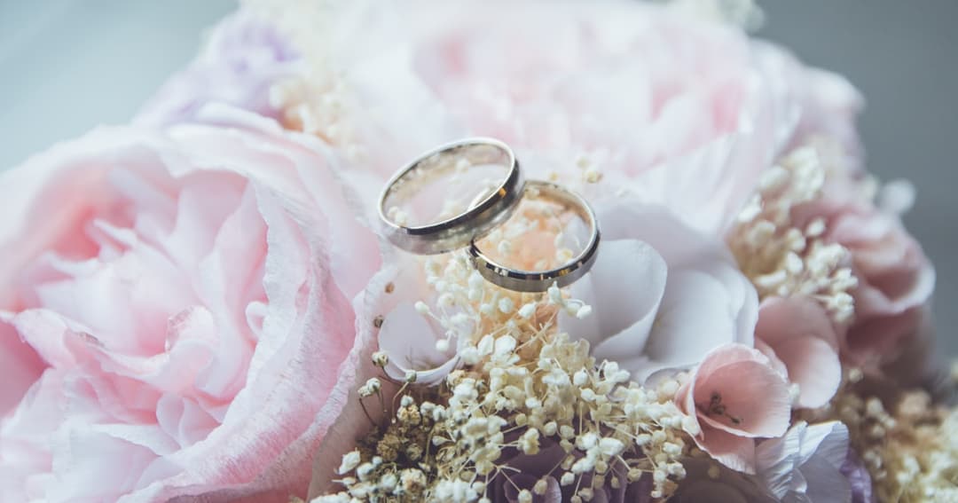 25 Wedding Budget Hacks That Actually Save $5,000 (Without Anyone Noticing)