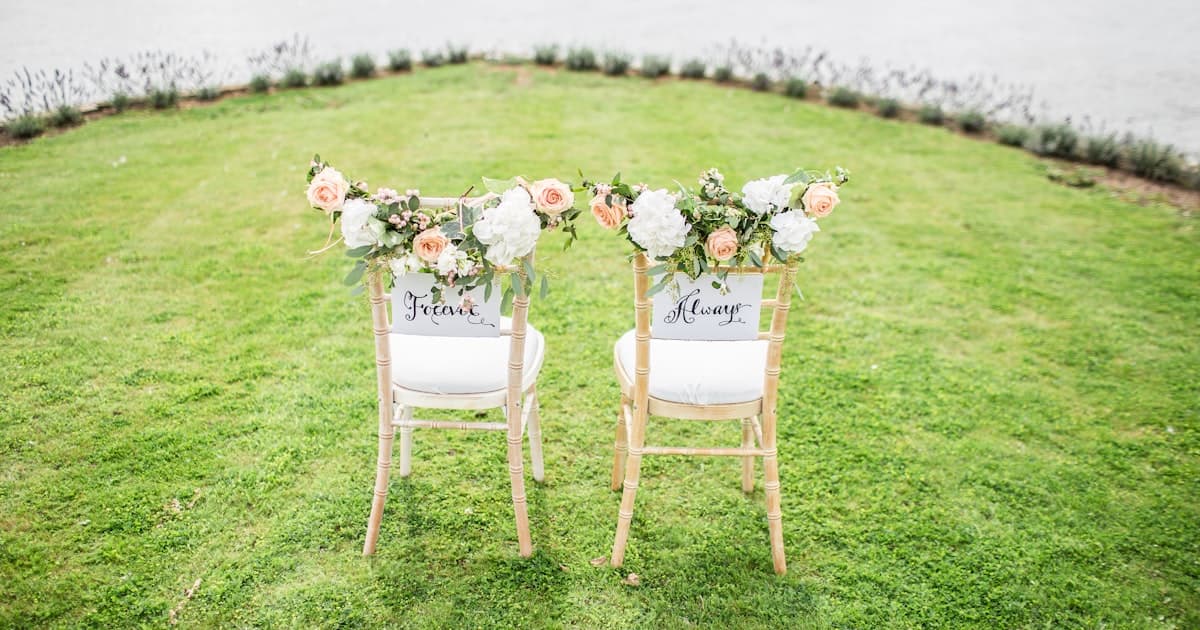 Nghệ Thuật Của Đám Cưới Thân Mật: 50 Ý Tưởng Cho Micro-Wedding và Những Lễ Kỷ Niệm Nhỏ